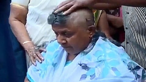 சீட் கிடைக்காததால் மொட்டை அடித்துக் கொண்ட கேரள மகளிர் காங்கிரஸ் அணி தலைவி; பதவியைத் துறந்தார்