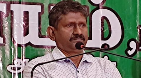 செய்தியாளர்களிடம் பேசிய சகாயம்.