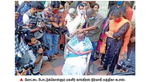 தேர்தலில் சீட் தராததால் மொட்டை அடித்துக் கொண்ட மகளிர் காங்கிரஸ் நிர்வாகி: கேரளாவில் சுயேச்சையாக களமிறங்குவதால் கூட்டணிக் கட்சி வேட்பாளருக்கு சிக்கல்