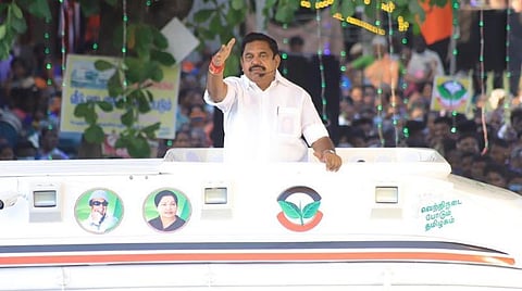 தஞ்சாவூர் மாவட்டம் பேராவூரணியில் தேர்தல் பிரச்சாரத்தில் ஈடுபட்ட முதல்வர் எடப்பாடி கே.பழனிசாமி.