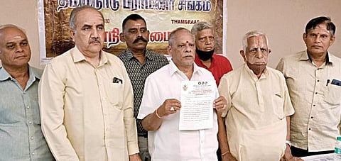 பழநியில் நடைபெற்ற தமிழ்நாடு பிராமணர் சங்கத்தின் செயற்குழு கூட்டத்தில் பங்கேற்றவர்கள்.