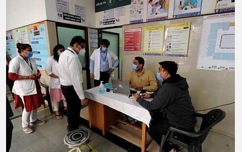 குஜராத்தில் கரோனா பரவல் அதிகரிப்பு: அகமதாபாத்தில் ஏரிகள், பொழுதுபோக்கு பூங்காக்கள் மூடல்