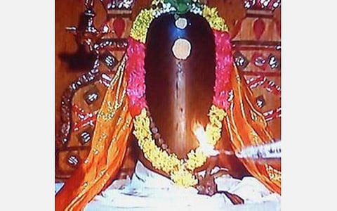 பிலவ ஆண்டு 2021; தமிழ்ப்புத்தாண்டு பலன்கள்; கும்ப ராசி அன்பர்களே! இந்த வருடம் ஏற்றம் நிச்சயம்; குடும்பத்தில் ஒற்றுமை; வியாபாரத்தில் லாபம், உத்தியோகத்தில் பதவி உயர்வு!