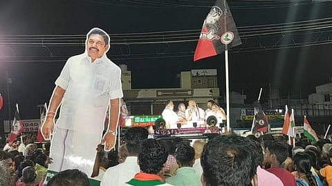 செல்லும் இடமெல்லாம் முதல்வர் கட்அவுட்களுடன் சென்று பிரச்சாரம் செய்யும் திருப்பரங்குன்றம் அதிமுக வேட்பாளர்: பின்னணி அரசியல் என்ன?