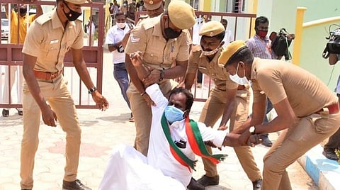 நெல்லை தொகுதியில் அமமுக, சமக வேட்பாளர்கள் உட்பட 24 வேட்புமனுக்கள் நிராகரிப்பு: வேட்பாளர்கள் போராட்டத்தால் பரபரப்பு