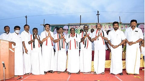 திருமங்கலத்தில் ஸ்டாலின் கூட்டத்துக்கு போட்டிக் கூட்டம் நடத்திய அதிமுக வேட்பாளர்கள்: அருகருகே நடந்த கூட்டங்களால் பரபரப்பு