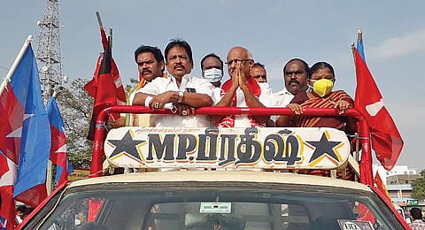 திண்டுக்கல் ரவுண்ட் ரோடு பகுதியில் பிரச்சாரம் மேற்கொண்ட மார்க்சிஸ்ட் கம்யூனிஸ்ட் வேட்பாளர் என்.பாண்டி.