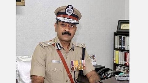இரட்டை கொலை வழக்கில் துப்பு துலக்கிய தனிப்படை போலீஸாருக்கு காவல் ஆணையர் பாராட்டு
