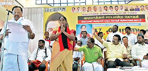 குடியாத்தம் திமுக வேட்பாளர் அமலு விஜயனை ஆதரித்து பேசும் திமுக பொதுச் செயலாளர் துரைமுருகன். அருகில், நாடாளுமன்ற உறுப்பினர் கதிர் ஆனந்த் உள்ளிட்டோர்.