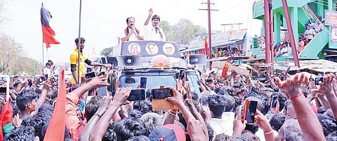திருச்சுழி தொகுதி திமுக வேட்பாளர் தங்கம் தென்னரசுவை ஆதரித்து காரியாபட்டியில் பிரச்சாரம் செய்த உதயநிதி ஸ்டாலின்.
