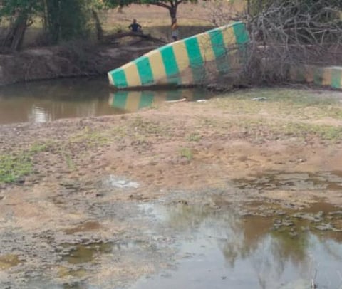 குழந்தைகள் சேற்றில் சிக்கி உயிரிழந்த தடுப்பணை.
