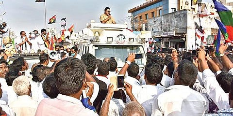 திருவண்ணாமலையில் அமமுக, தேமுதிக வேட்பாளருக்கு ஆதரவாக பிரச்சாரத்தில் ஈடுபட்ட அமமுக பொதுச்செயலாளர் டி.டி.வி.தினகரன்.