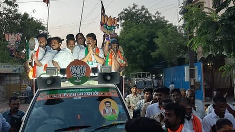 மதுரை செல்லூர் பகுதியில் பிரச்சாரம் செய்யும் நடிகர் செந்தில்