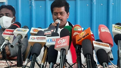 திமுக வேட்பாளர் லட்சுமணனுடன் முன்னாள் நகர் மன்றத் தலைவர் ஜனகராஜ்.
