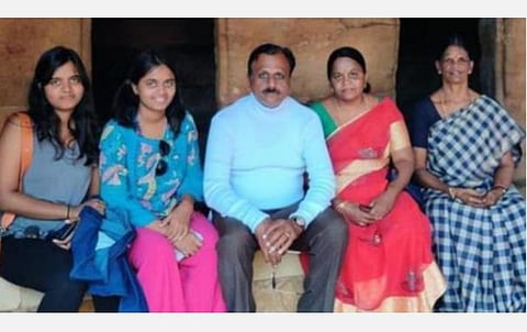 மனநல சிகிச்சை முடிந்த நிலையில் 2 மகள்களை நரபலி கொடுத்த தம்பதி சிறையில் அடைப்பு