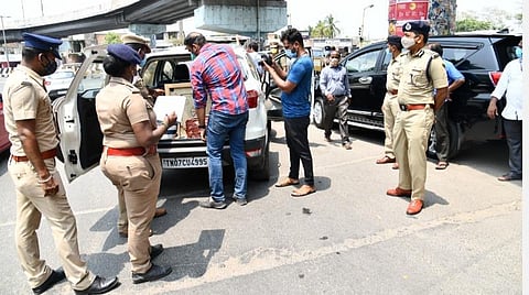 தேர்தல் பறக்கும்படை பணியை ஆய்வு செய்த சென்னை காவல் ஆணையர்