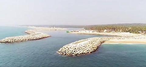 தேங்காய்பட்டணம் மீன்பிடி துறைமுகம்.