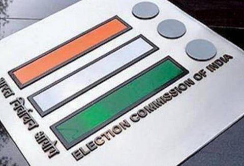 உறவினரான திமுக வேட்பாளருக்கு ஆதரவாகச் செயல்படும் தேர்தல் நடத்தும் அலுவலர்: பாமக வேட்பாளர் புகார்