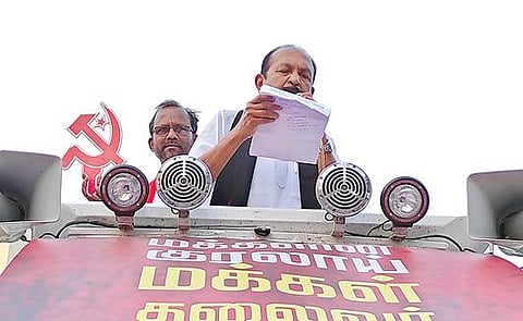 கோவில்பட்டியில் போட்டியிடும் மார்க்சிஸ்ட் வேட்பாளர் கே.சீனிவாசனை ஆதரித்து மதிமுக பொதுச்செயலாளர் வைகோ பிரச்சாரம் செய்தார்.