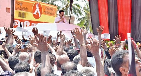 கன்னியாகுமரி மாவட்டம் ஆரல்வாய்மொழியில் திமுக தலைவர் மு.க.ஸ்டாலின் நேற்று தேர்தல் பிரச்சாரம் மேற்கொண்டார்.