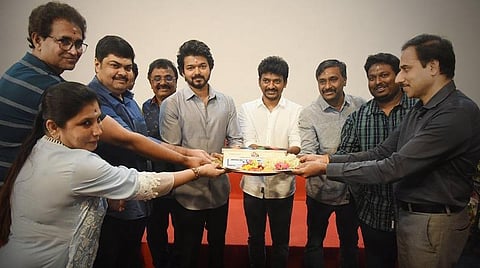 'தளபதி 65' பூஜையுடன் படப்பிடிப்பு தொடக்கம்