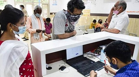 ஏப்ரல் மாதத்தில் அனைத்து நாட்களிலும் கரோனா தடுப்பூசி போட்டுக் கொள்ளலாம்: மத்திய அரசு அறிவிப்பு
