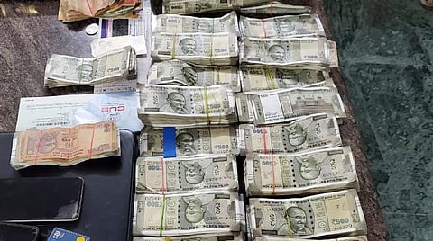 பறிமுதல் செய்யப்பட்ட பணம்.