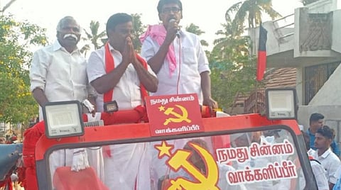படவிளக்கம்: கறம்பக்குடியில் மார்க்சிஸ்ட் கம்யூனிஸ்ட் கட்சி வேட்பாளர் எம்.சின்னதுரைக்கு ஆதரவாக பிரச்சாரம் செய்கிறார் முன்னாள் மத்திய அமைச்சர் எஸ்.எஸ்.பழனிமாணிக்கம் எம்.பி.