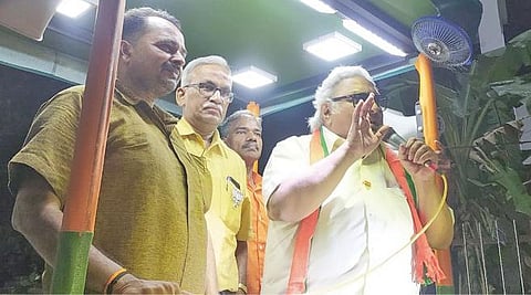 திருப்பூர் மாவட்டம் தாராபுரத்தில் பாஜக வேட்பாளரை ஆதரித்து பிரச்சாரத்தில் ஈடுபட்ட ராம்குமார் கணேசன்.