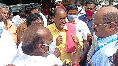 புதுச்சேரியில் என்.ஆர்.காங்கிரஸ், பாஜகவைக் கண்டித்து சாலை மறியல், தர்ணா போராட்டம்.