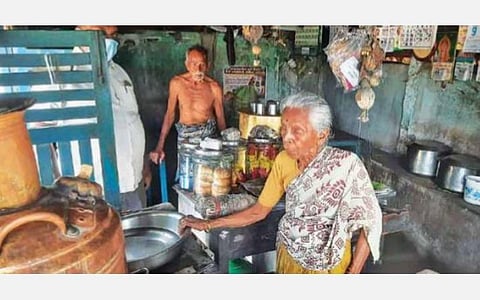 சேத்தியாத்தோப்பு அருகே பாழ்வாய்க்கால் பகுதியில் உணவகம் வைத்து நடத்தி வரும் வேணு,ராமானுஜம் தம்பதி.