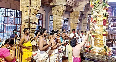 திருச்சி சமயபுரம் மாரியம்மன் கோயிலில் நேற்று நடைபெற்ற சித்திரை தேர் திருவிழா கொடியேற்றம்.