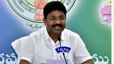 கல்வித்துறை அமைச்சர் சுரேஷ்.