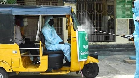 அரசின் கட்டுப்பாட்டை மீறி ஆட்டோக்களில் அதிக பயணிகளால் கரோனா பரவும் அச்சம்