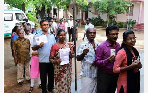பணம், தங்கம், பொருட்களை பறிமுதல் செய்வது, வாக்காளருக்கு விநியோகிப்பதை தடுக்க உதவாது- தார்மிகக் கொள்கைகளை அரசியல்வாதிகளும், பொதுமக்களும் கடைபிடிக்க வேண்டும்