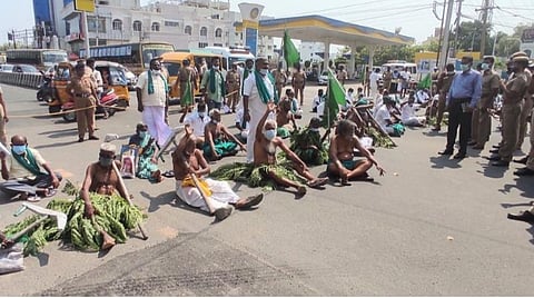 உரங்கள் விலை உயர்வுக்கு கண்டனம்: திருச்சியில் சாலை மறியலில் ஈடுபட்ட விவசாயிகள் 47 பேர் கைது