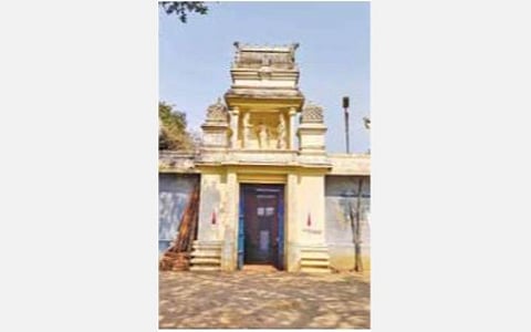 பிள்ளையார்குப்பம் கூத்தாண்டவர் கோயில்.