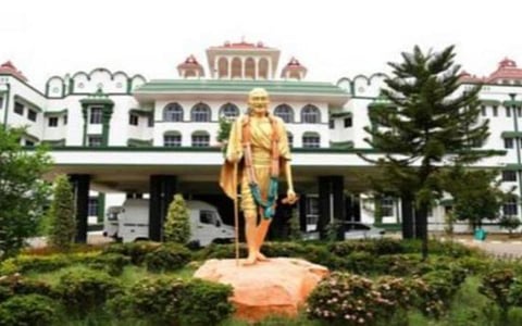 ஆணவக்கொலை செய்ய பெற்றோர் திட்டமிட்டுள்ளதாகப் புகார்: புதுக்கோட்டை பெண் காவலர் பாதுகாப்பு கேட்டு உயர் நீதிமன்றத்தில் வழக்கு