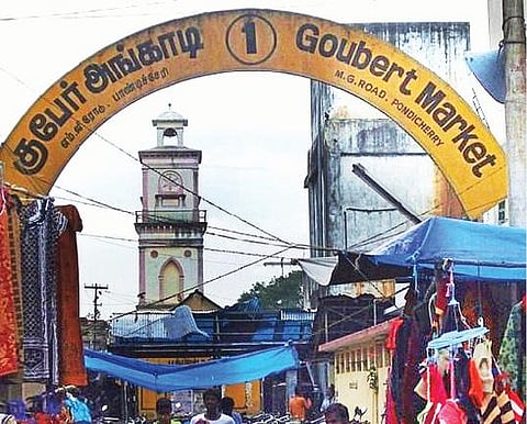 புதுச்சேரி பெரிய மார்க்கெட் காய்கறி கடைகளை இடமாற்றம் செய்ய வியாபாரிகள் எதிர்ப்பு