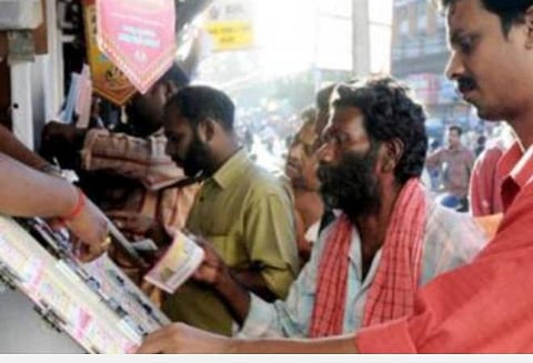 எடப்பாடியில் தடை செய்யப்பட்ட லாட்டரிச் சீட்டு விற்பனை: 4 பேர் கைது