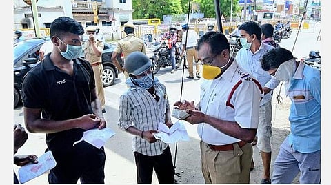 தமிழகத்தில் கடந்த 17 நாட்களில் முகக்கவசம் அணியாமல் சிக்கியவர்கள் 5,63,658 பேர்: சென்னையில் 19,541 பேர் சிக்கினர்