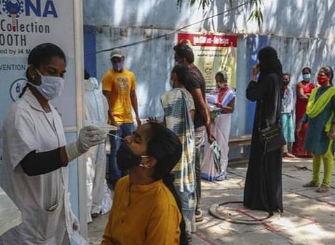 கரோனா புதிய உச்சம்: 3,52,991 பேருக்கு பாதிப்பு: 2812 பேர் பலி