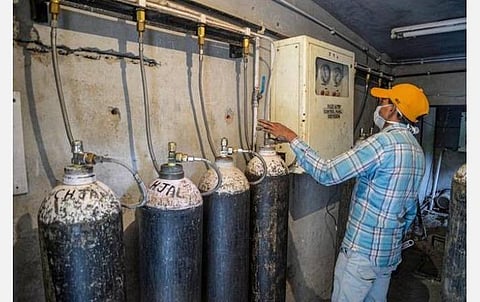 800 மருத்துவமனைகளுக்கு ஆக்சிஜன் விநியோகம்; டெல்லியில் மட்டுமே புகார் எழுகிறது: உயர் நீதிமன்றத்தில் ஐநாக்ஸ் நிறுவனம் விளக்கம்