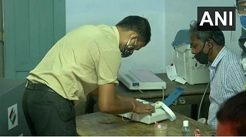 மேற்கு வங்க சட்டப்பேரவைக்கு இறுதி கட்டத் தேர்தல்: விறுவிறுப்பான வாக்குப்பதிவு
