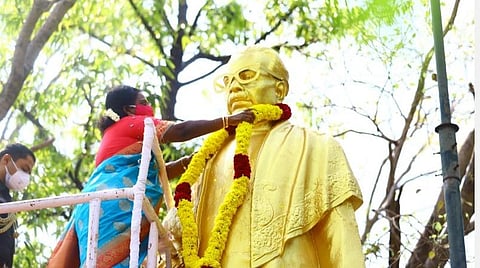 தேர்தல் வெற்றிக்குப் பட்டாசு வெடிப்பதைவிட பட்டினியில் இருப்பவர்களுக்கு உணவளியுங்கள்: புதுவை ஆளுநர் தமிழிசை