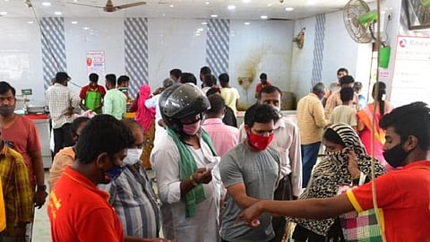 சனி, ஞாயிறு இறைச்சிக் கடைகளுக்கு தடை; மதுரையில் இன்றைக்கே அலைமோதிய மக்கள் கூட்டம்