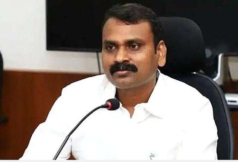 தாராபுரத்தில் வாக்கு எண்ணிக்கை நிறுத்தம்; துணை ஆணையர் பேச்சுவார்த்தை