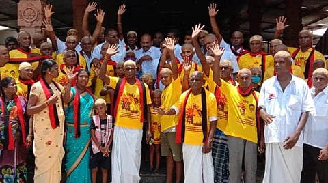 நேர்த்திக்கடன் செலுத்திய திமுக தொண்டர்கள்.