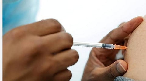 கோவையில் தொடரும் கரோனா தடுப்பூசி தட்டுப்பாடு: அரசு மருத்துவமனைகளுக்கு வந்து ஏமாற்றத்துடன் திரும்பிச் செல்லும் மக்கள்