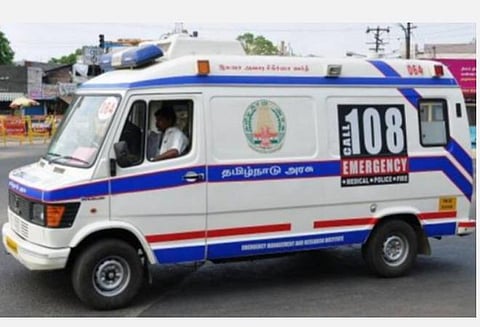 திருப்பூரில் சோகம்: ஆம்புலன்ஸில் காத்திருந்த கரோனா தொற்றாளர்கள் மூவர் உயிரிழப்பு